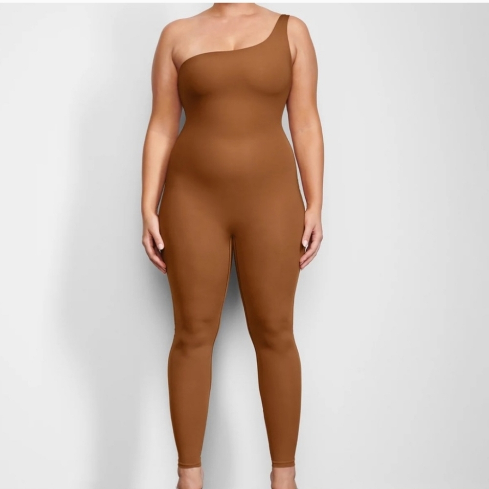 SKIMS Catsuit Plus Size Jumpsuit In Carmel Size 3X
